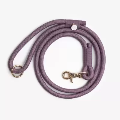 Trela para cão roxa com argolas e mosquetão dourados e pendente FURIOUS