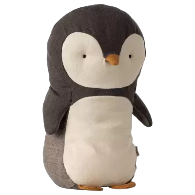 Pelúcia pinguim castanho e bege com bico e pés alaranjados