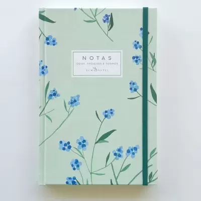 Caderno verde claro com flores azuis, folha verdes e elástico verde