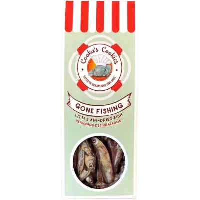 Pacote de petiscos para cães com peixinhos desidratados visíveis e texto Gone Fishing
