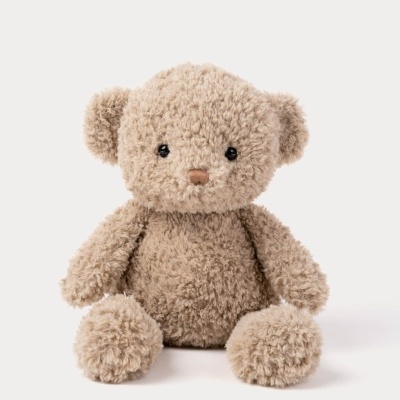 Ursinho de peluche castanho claro felpudo com olhos negros e nariz castanho