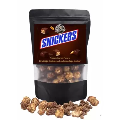 Pacote preto de pipocas gourmet sabor Snickers da Pop Delicious