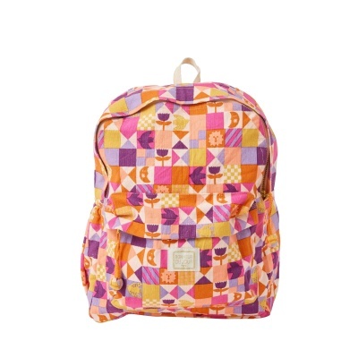 Mochila colorida com padrão geométrico e desenhos de flores, pássaros, lua e sol