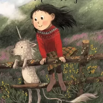 Capa de livro infantil com uma menina sentada numa vedação de madeira ao lado de um unicórnio branco.