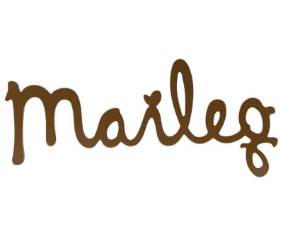 Texto decorativo em madeira castanha com a palavra marleg