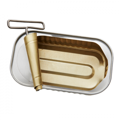 Lata de metal aberta com interior dourado e tampa enrolada