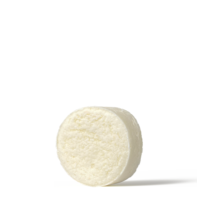 Bloco cilíndrico de queijo branco com textura granulada