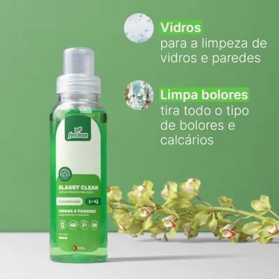 Frasco de produto de limpeza para vidros e paredes com rótulo verde e branco e flores amarelas ao lado
