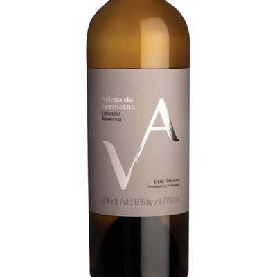 Garrafa de vinho tinto Adega da Vermelha com rótulo cinzento