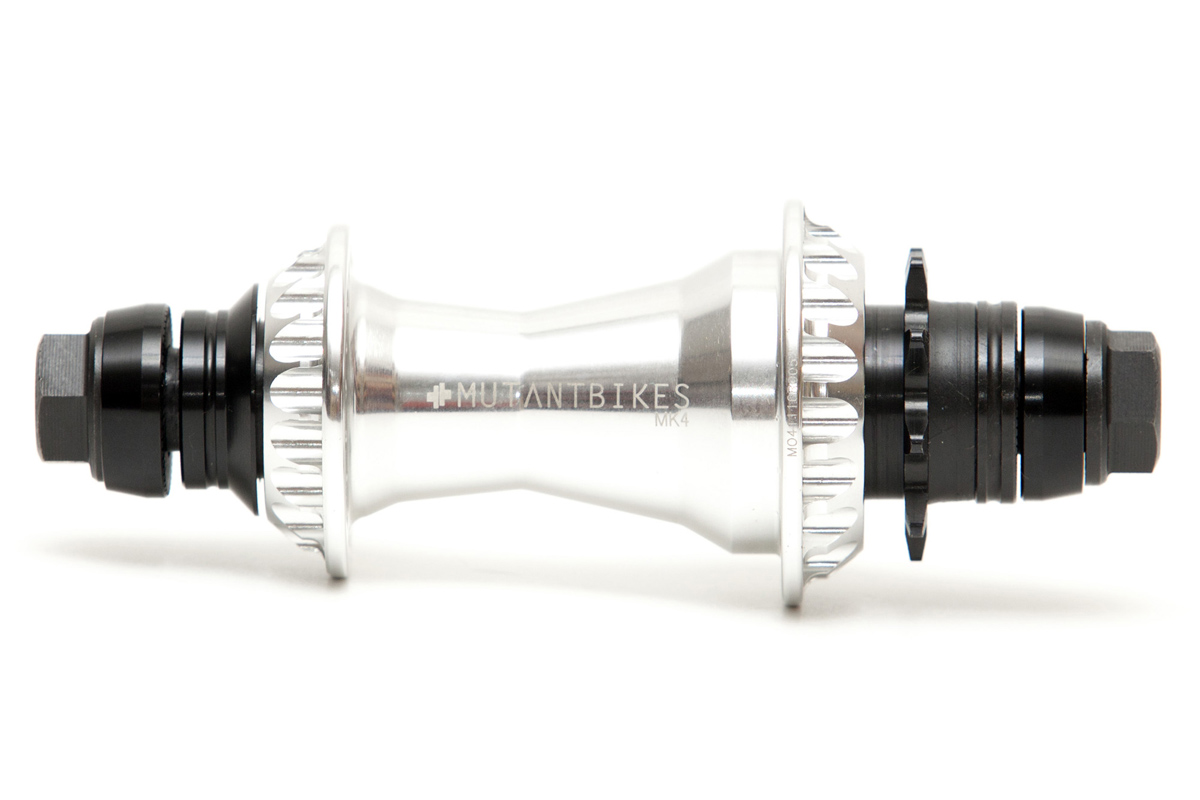 OWL HUB MK4 REAR Cubo de roda de bicicleta em metal prateado e preto com o texto MULAN BIKES.