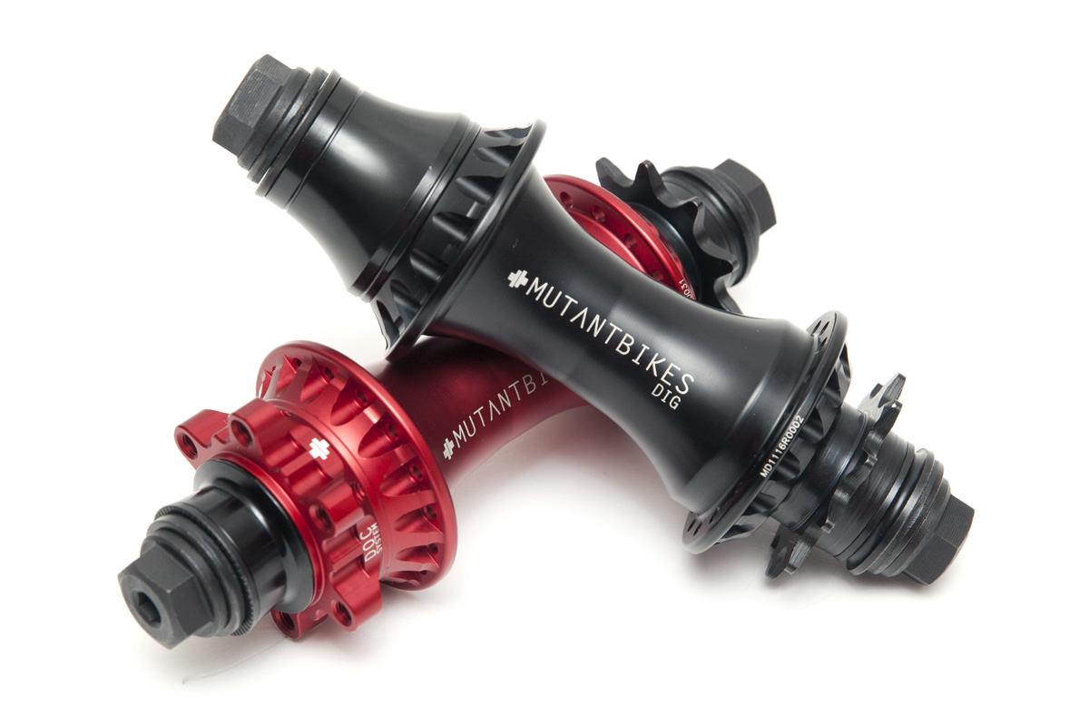 DIG REAR HUB cubos para bicicleta MUTANT BIKES, vermelho e preto, em fundo branco