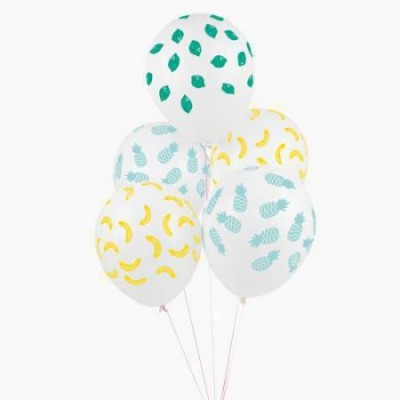 Balões brancos com padrões coloridos de frutas e folhas
