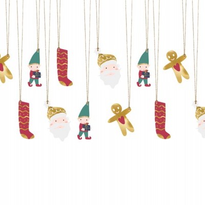 Enfeites de Natal pendurados: meias, duendes, papais noéis e bonecos de gengibre