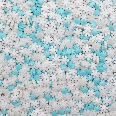 Confetes decorativos em forma de flocos de neve em branco e azul claro