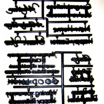 Moldes plásticos com frases em inglês para decoração, fundo branco
