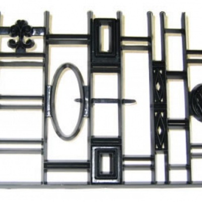 Molduras e formas decorativas em plástico preto