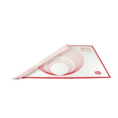 Tapete de silicone branco com círculos vermelhos e borda