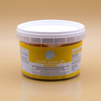 Embalagem amarela de plástico com tampa branca contendo Chocolate Ganache Leite