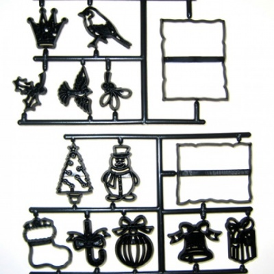 Moldes plásticos pretos com formas natalícias variados em três quadros