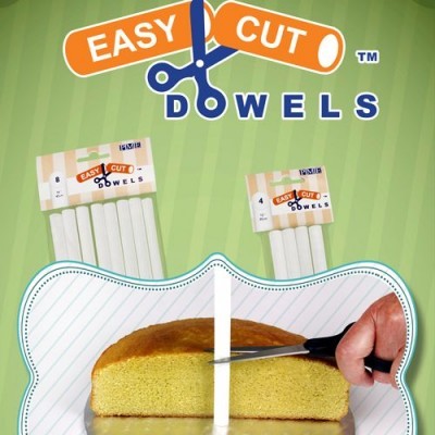 Produto EASY CUT DOWELS barras brancas para guiar cortes, com embalagem e bolo a ser cortado