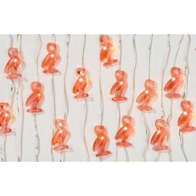 Cordão de luzes com figuras de flamingos cor de rosa em fios transparentes