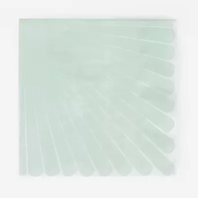 Folha quadrada transparente com textura ondulada e estriada em fundo branco