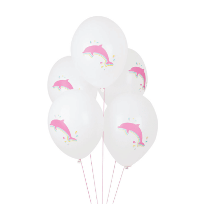 Cinco balões brancos com desenhos de golfinho cor-de-rosa