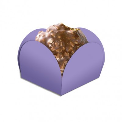 Pralina de chocolate numa caixa azul claro