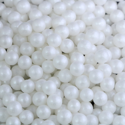 Bolas brancas de espuma de poliestireno esféricas