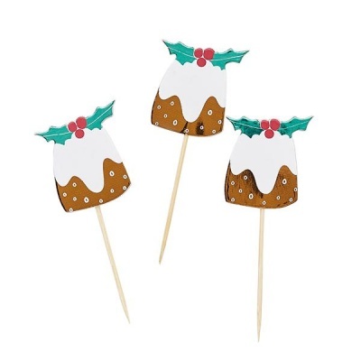 Palitos decorativos com design de bolo de Natal e folhas verdes com bagas vermelhas