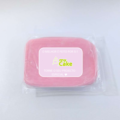 Massa moldável rosa em embalagem transparente com rótulo my Cake