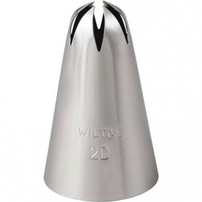 Bico de confeitar metálico prateado com inscrições WILTON e 2D