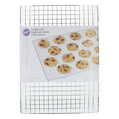 Grelha de arrefecimento metálica em embalagem com imagem de bolachas
