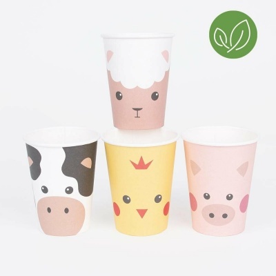 Quatro copos de papel com rostos de animais desenhados em várias cores