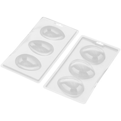 Dois moldes plásticos transparentes para ovos em formato oval