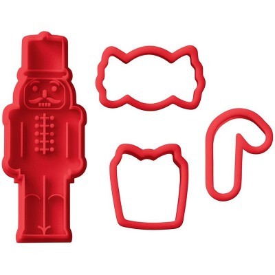 Cortadores de biscoitos vermelhos em formatos variados sobre fundo branco