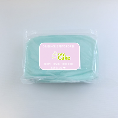 Pacote de pasta verde água myCake com etiqueta rosa e texto em português