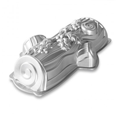 Forma de bolo metálica prateada com decoração em relevo