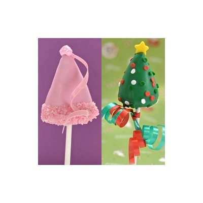 Dois pirulitos decorativos, chapéu rosa e árvore de Natal verde