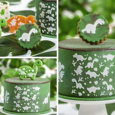 bolo verde com decorações de dinossauros em branco e biscoitos decorados