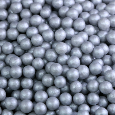 Bolas pequenas prateadas metálicas redondas agrupadas
