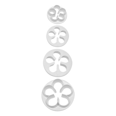 Conjunto de cortadores de biscoitos brancos em diferentes tamanhos com padrão floral.