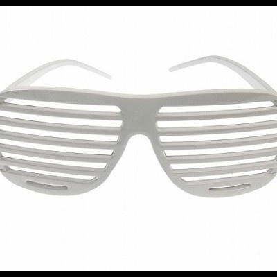 Óculos de sol brancos com ranhuras horizontais