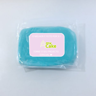 Pasta de açúcar azul claro com etiqueta 'my Cake' embalada em plástico transparente