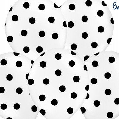 Cinco balões brancos com bolinhas pretas