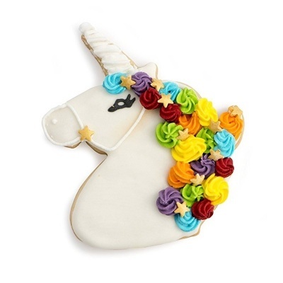 Biscoito decorado de unicórnio colorido com crina em glacê