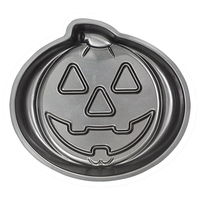Forma metálica em forma de abóbora para assar com rosto de Halloween