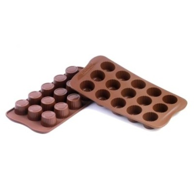 Formas de silicone castanhas para mini cupcakes ou bombons