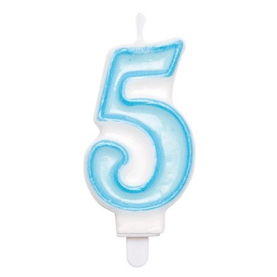 Vela de aniversário número 5 branca com contorno azul em fundo branco