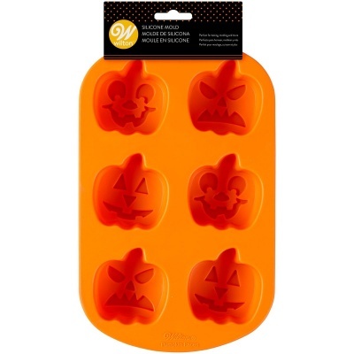 Molde de silicone laranja com seis cavidades em forma de abóboras de Halloween